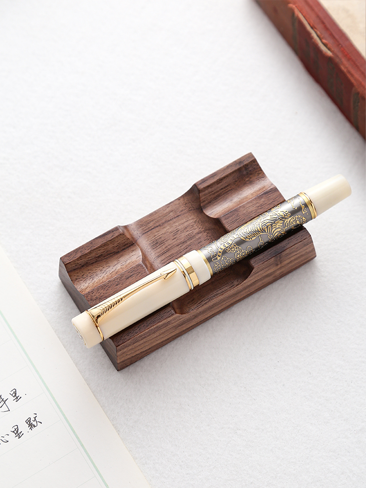 クルミ材ペンホルダースタンドデスクオーガナイザーオフィス用品 - Wooden Fountain Pen Desk Stand Holder のレビューと価格