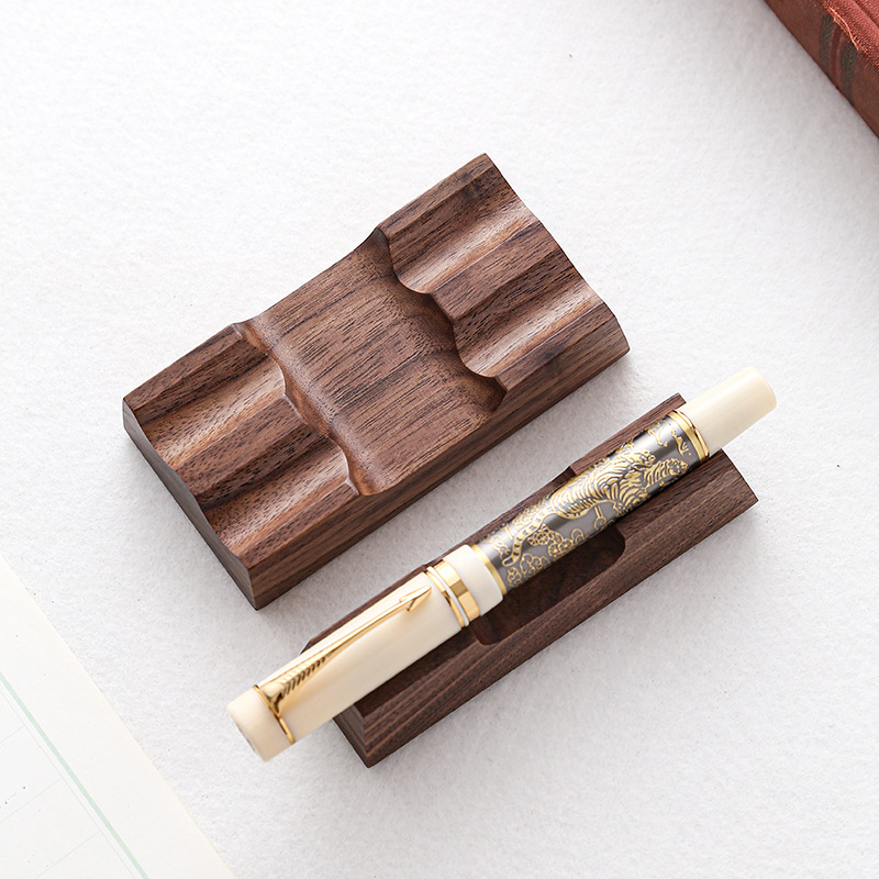 ウォールナット木製ペンホルダー スタンド ディップペン/万年 - Wooden Fountain Pen Desk Stand Holder のレビューと価格