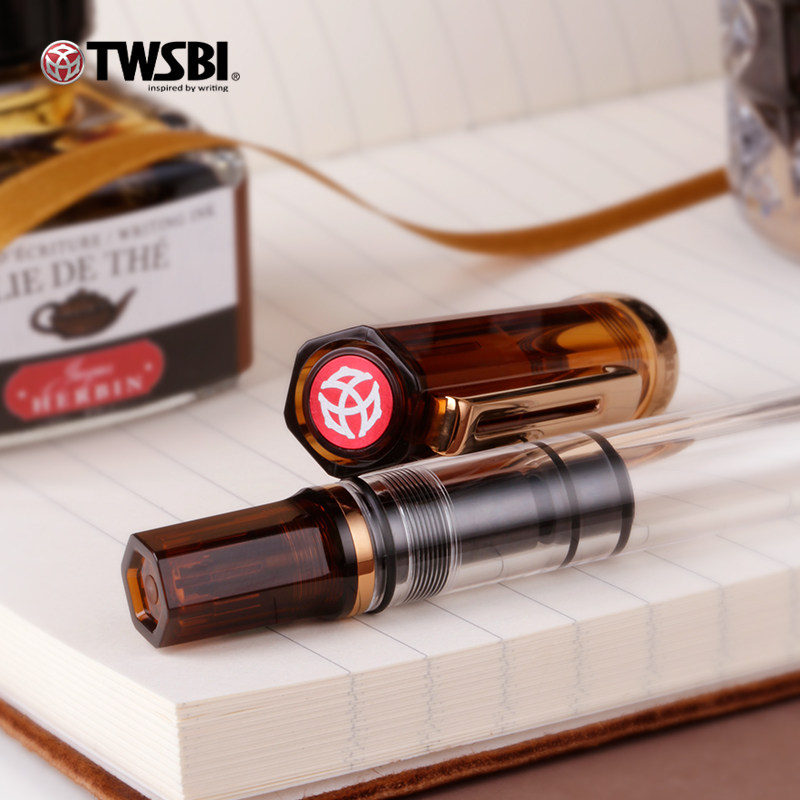 TWSBI ECO コーヒーブラウン万年筆ピストンフィラー透 - Fountain Pen Piston Filler Large Ink のレビューと価格