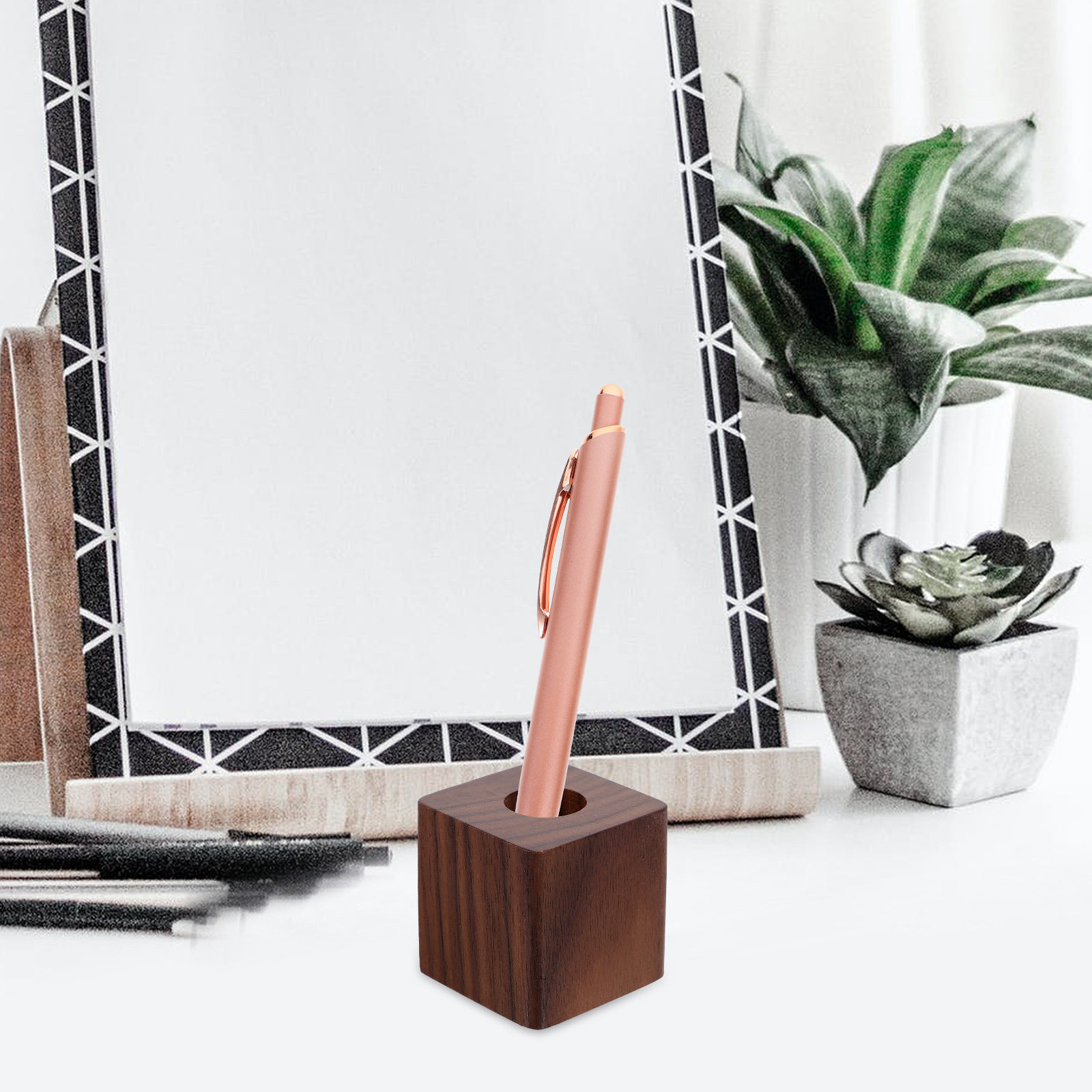 ウォールナット材の万年筆スタンド – コンパクトなデスクオー - Wooden Fountain Pen Desk Stand Holder のレビューと価格
